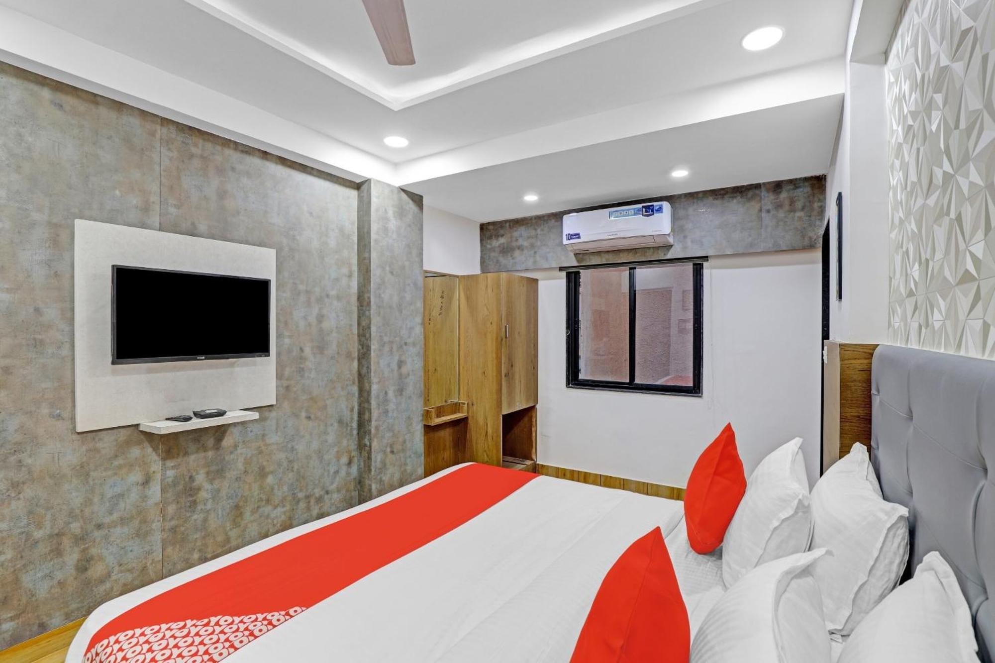 אחמדאבאד Hotel O R S Palace מראה חיצוני תמונה