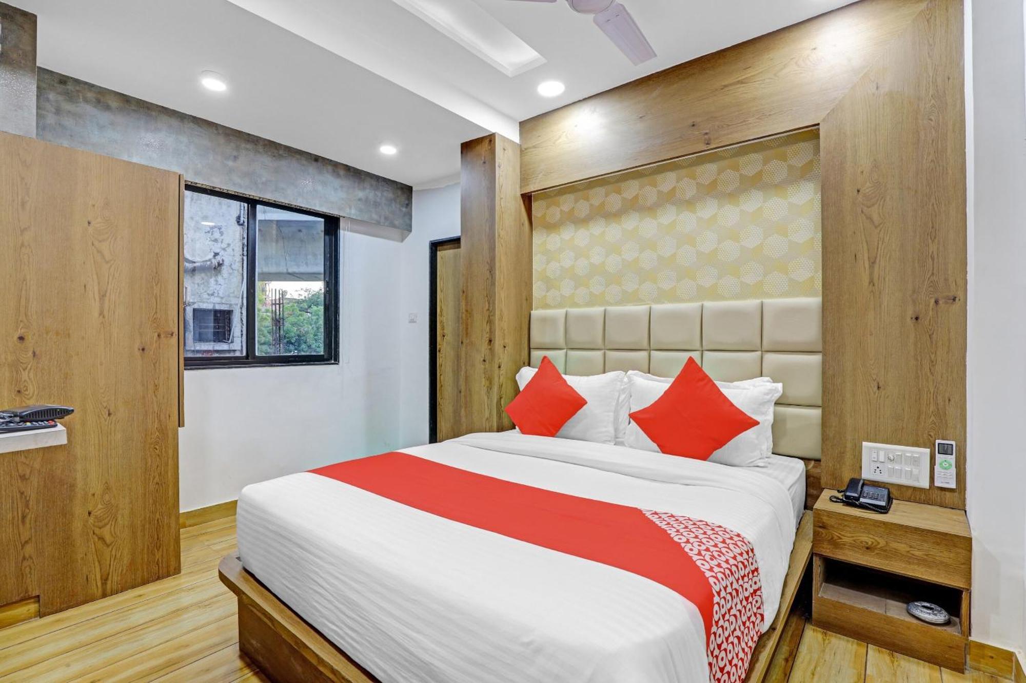 אחמדאבאד Hotel O R S Palace מראה חיצוני תמונה