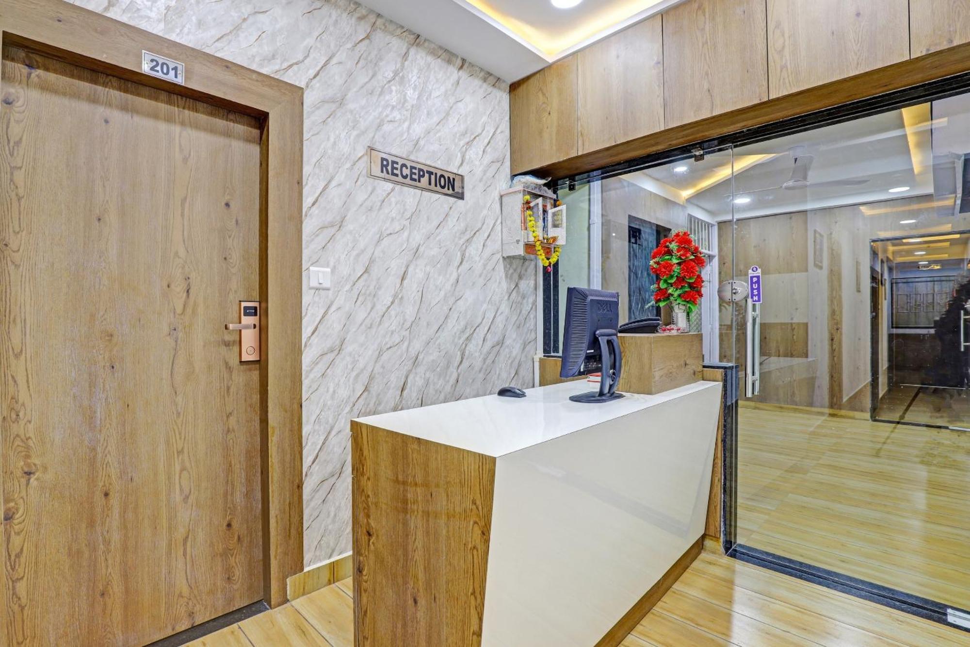 אחמדאבאד Hotel O R S Palace מראה חיצוני תמונה