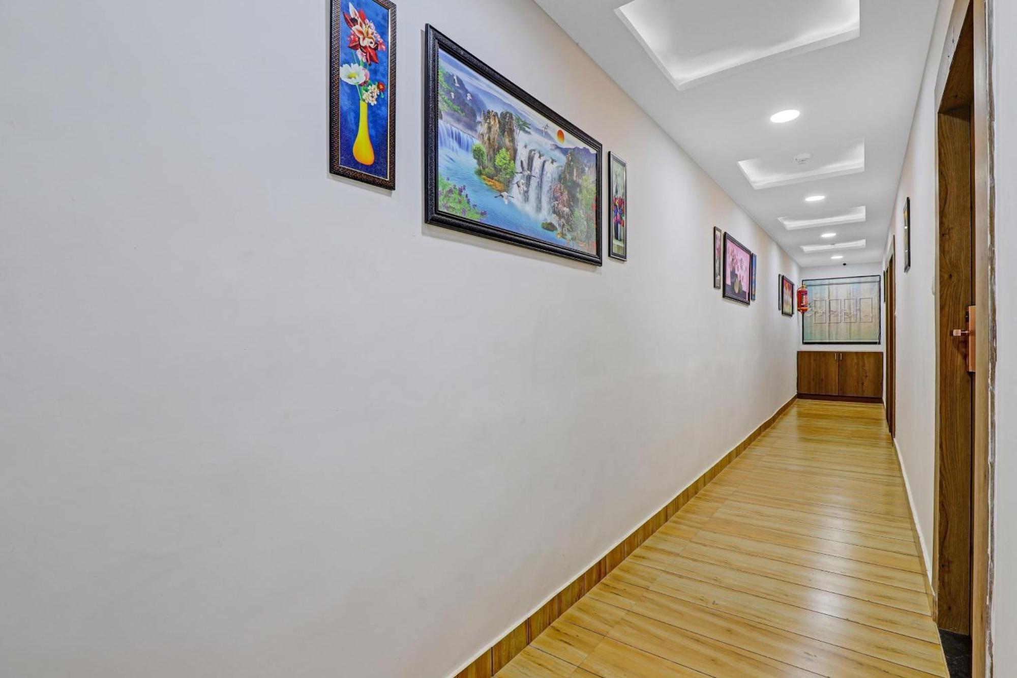 אחמדאבאד Hotel O R S Palace מראה חיצוני תמונה