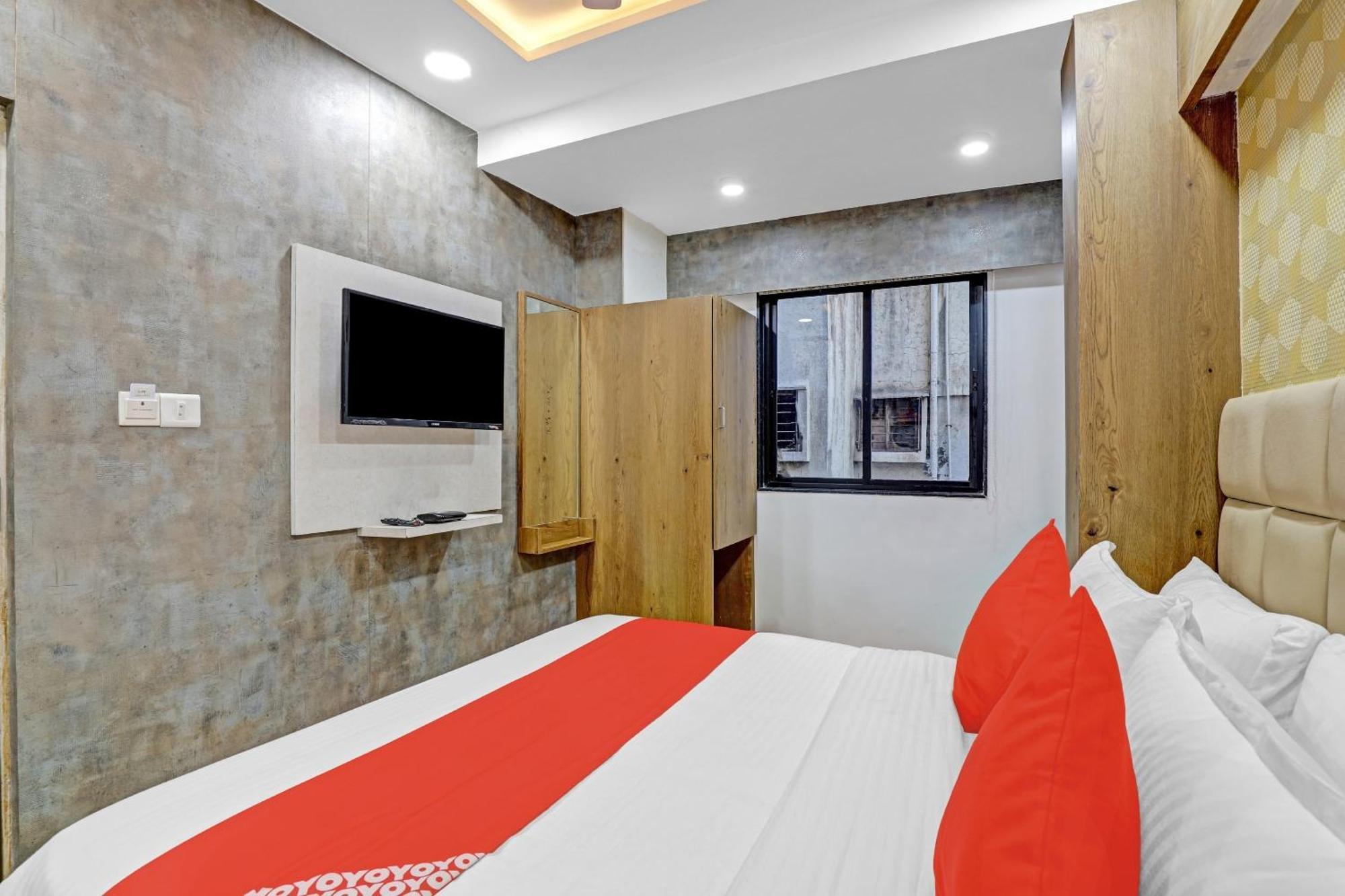 אחמדאבאד Hotel O R S Palace מראה חיצוני תמונה